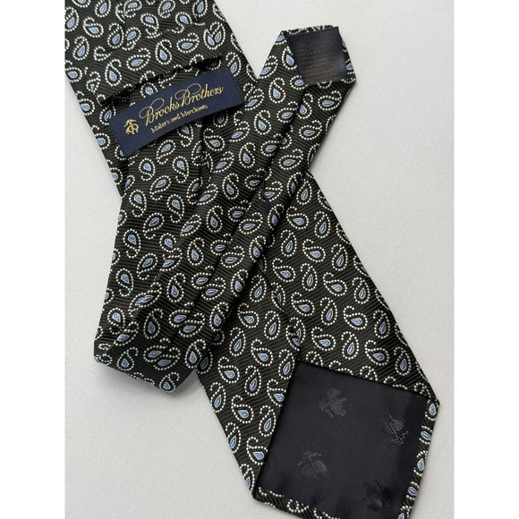 Brooks Brothers Other - Brooks Brothers 100% Silk Tie Black W/ White Blue Paisley 57‎ X 3.5"